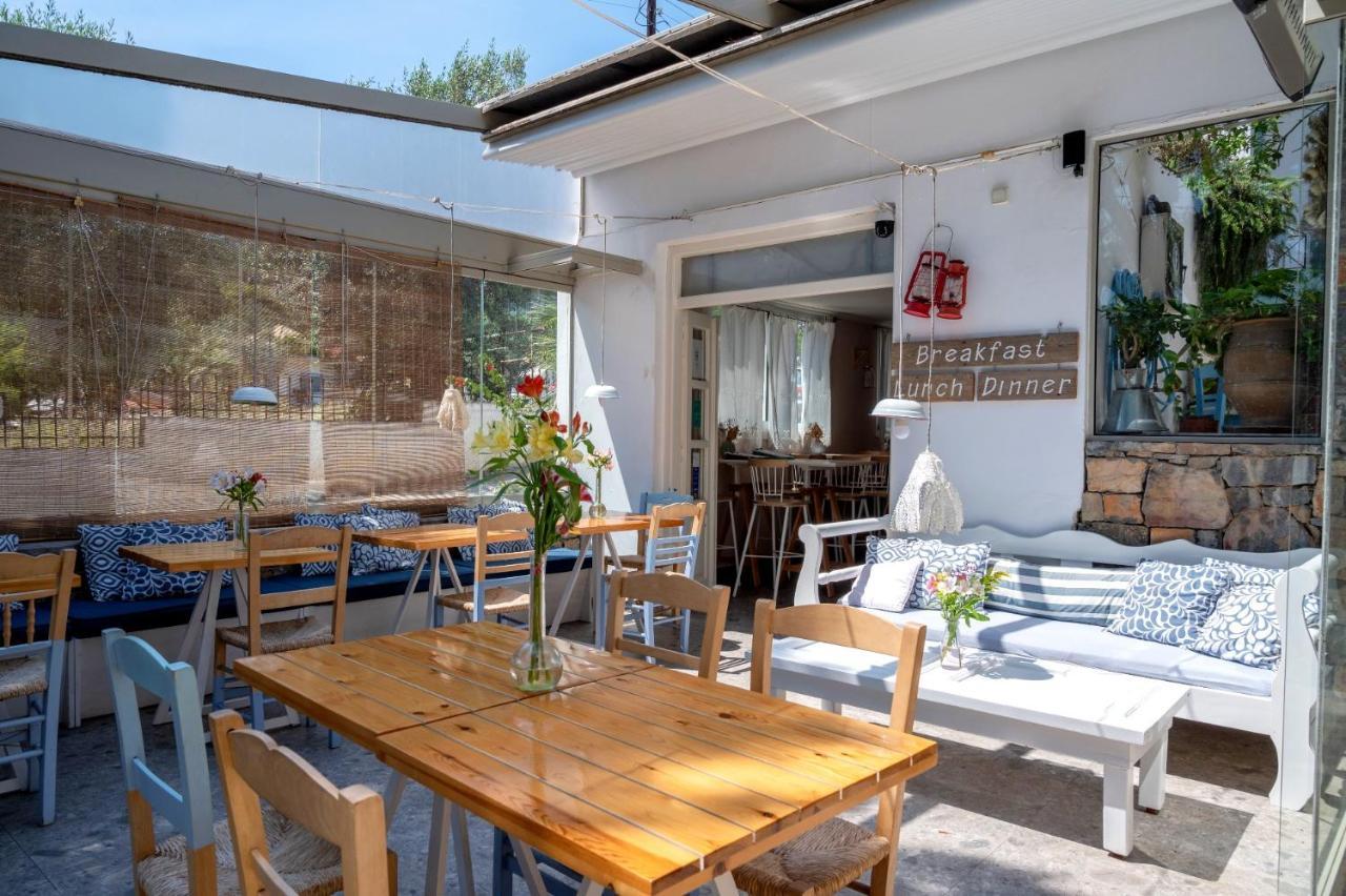 Odyssey Suites Poros Town Exterior foto