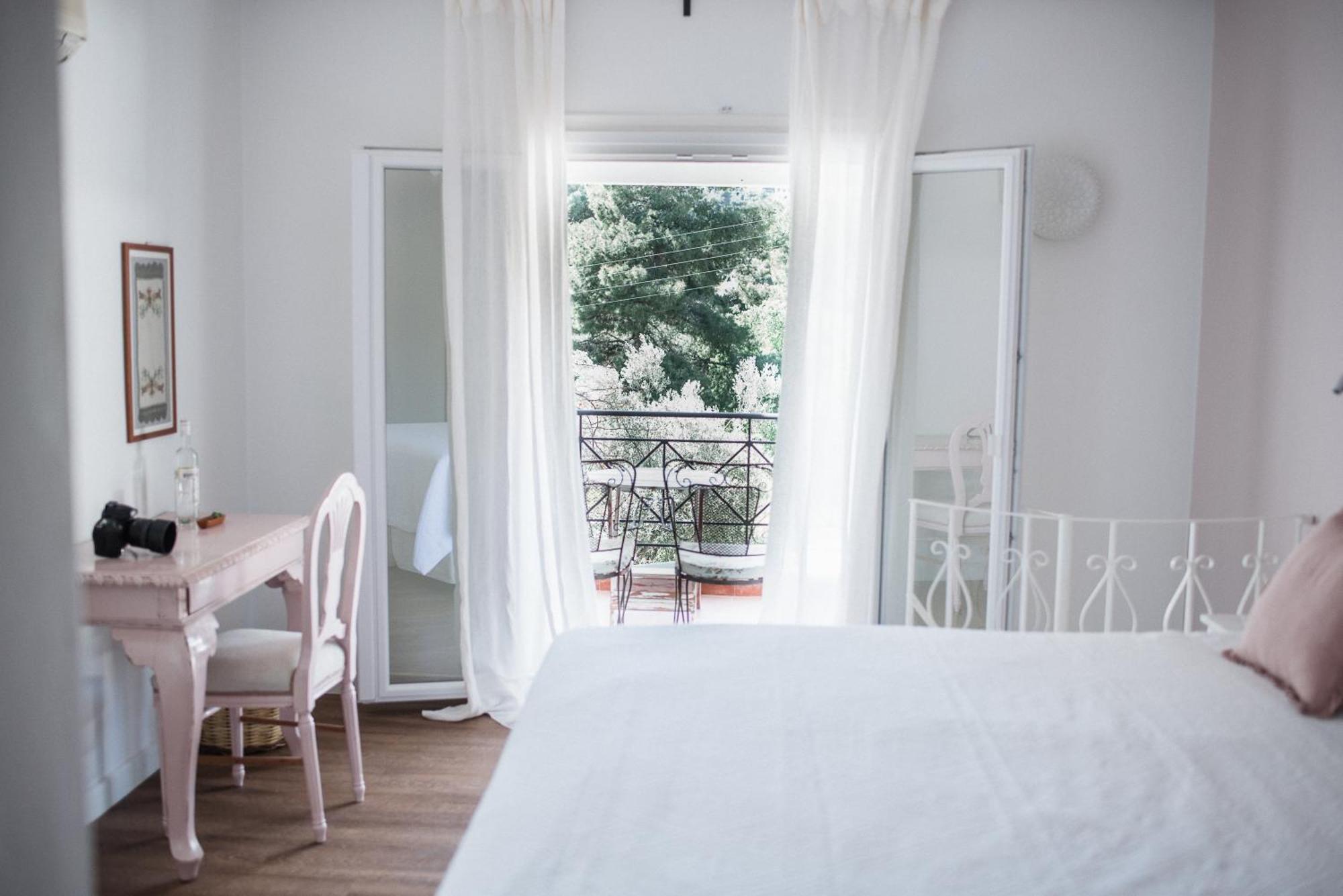 Odyssey Suites Poros Town Exterior foto